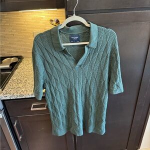 Men’s Green Abercrombie Johnny Collar sweater polo in size L